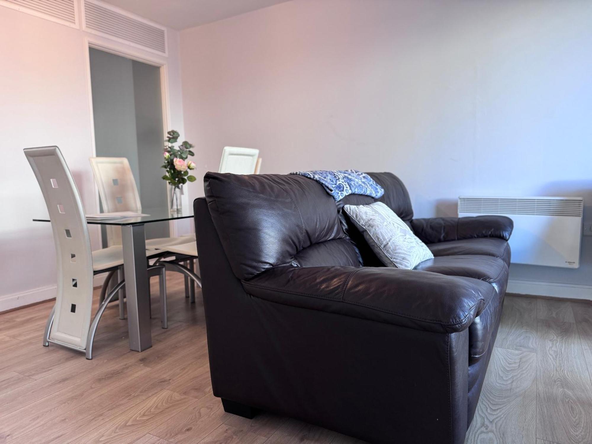 Luxe Heights Nest Apartment Birmingham Bagian luar foto